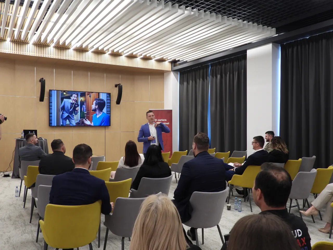 Sala în timpul prezentării, MRB 1.3