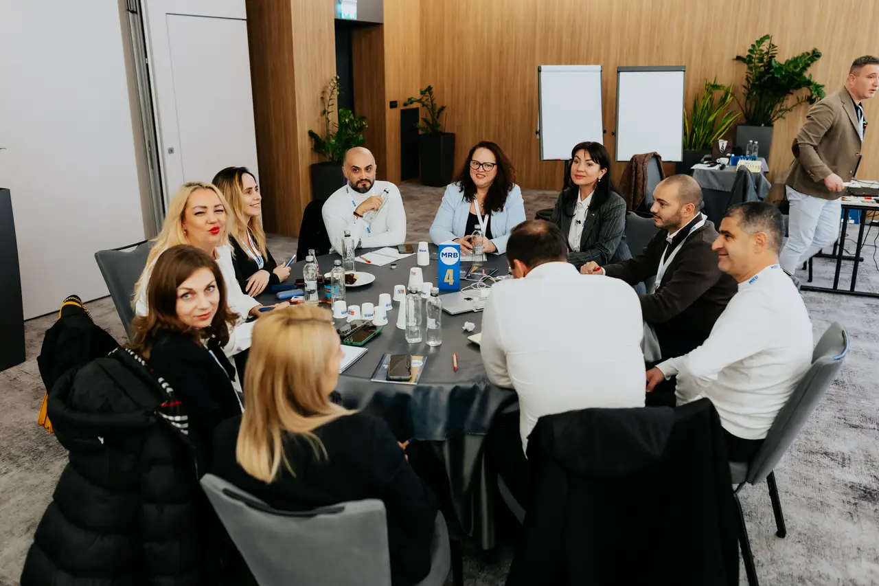 Masă de lucru în sala de eveniment, MRB 2025