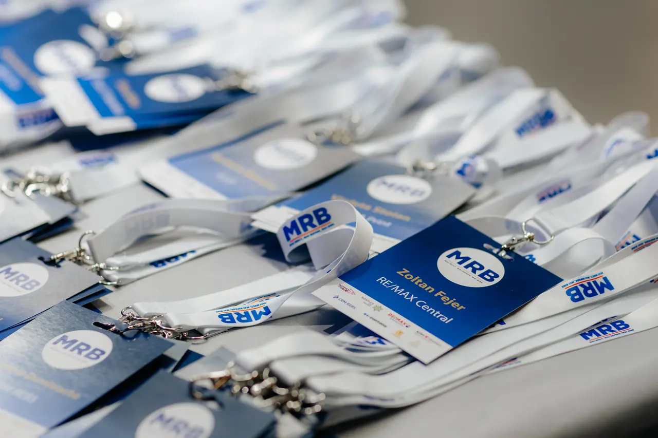 Ecusoanele participanților pregătite la înregistrare, MRB 2025